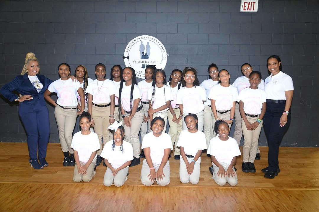 Clerk of Superior Court Debra DeBerry (DeKalb County, GA) inspired our campers with wisdom, leadership, and encouragement 💬✨. Then, Investigator Seamon led an exciting hands-on CSI activity, teaching students how to dust for fingerprints like real forensic pros!
