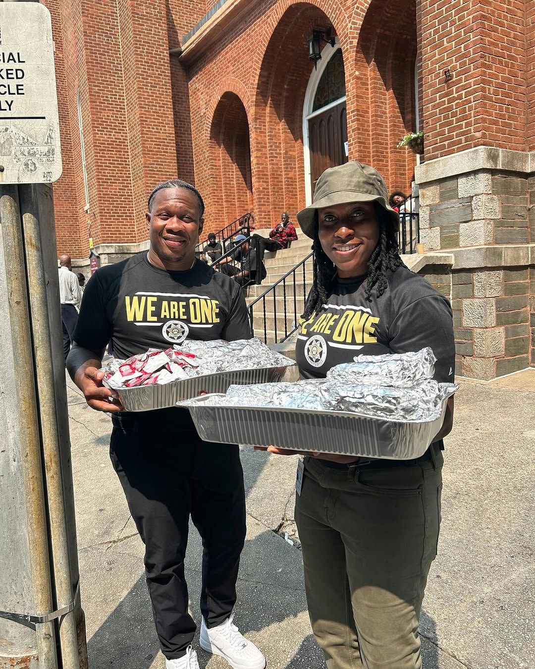 The Fulton County Sheriff’s Office took time to serve our community by providing meals to our unhoused citizens near the Superior Courthouse. Every act of compassion makes a difference and we remain committed to supporting and uplifting those in need across Fulton County. #fcsostrong